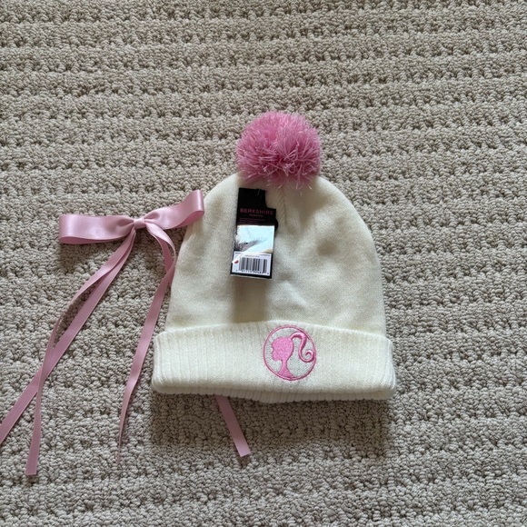 ୨୧ ･ﾟ✧ Barbie Beanie NWT - Picture 4 of 4